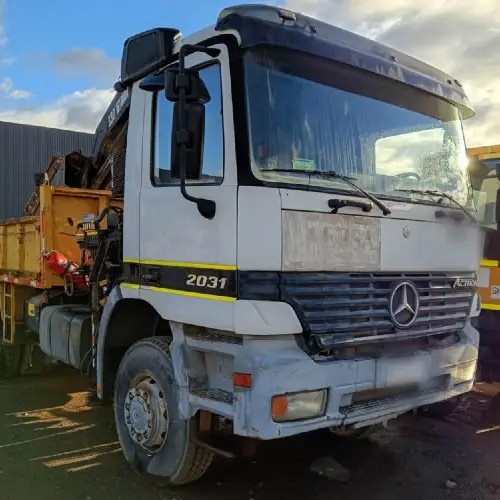 CAMIÓN MERCEDES-BENZ CON PLUMA HIAB 220-3 4X4 AÑO 1998 - Imagen 3